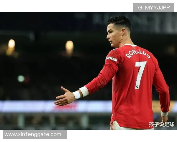 足球明星生活照背后的真实故事与魅力展现 足球明星生活照背后的真实故事与魅力展现